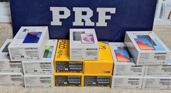 PRF apreende 15 smartphones importados irregularmente na BR-116- Foto: Reprodução/ Nucom PRF