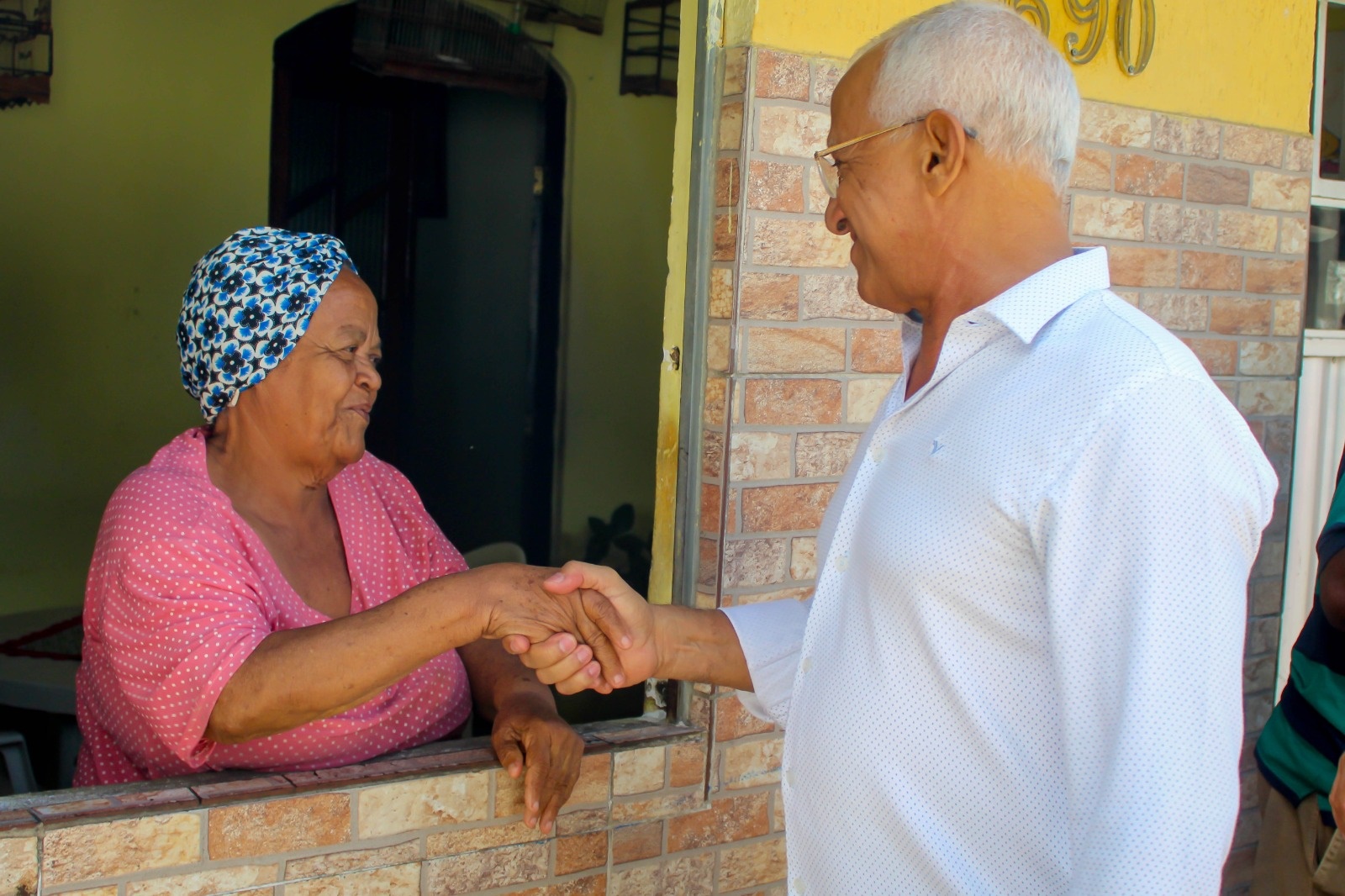 Prefeito João Bahia entrega diversas ruas pavimentadas no bairro do Itapicuru, em Amélia Rodrigues - Foto: Fala Genefax