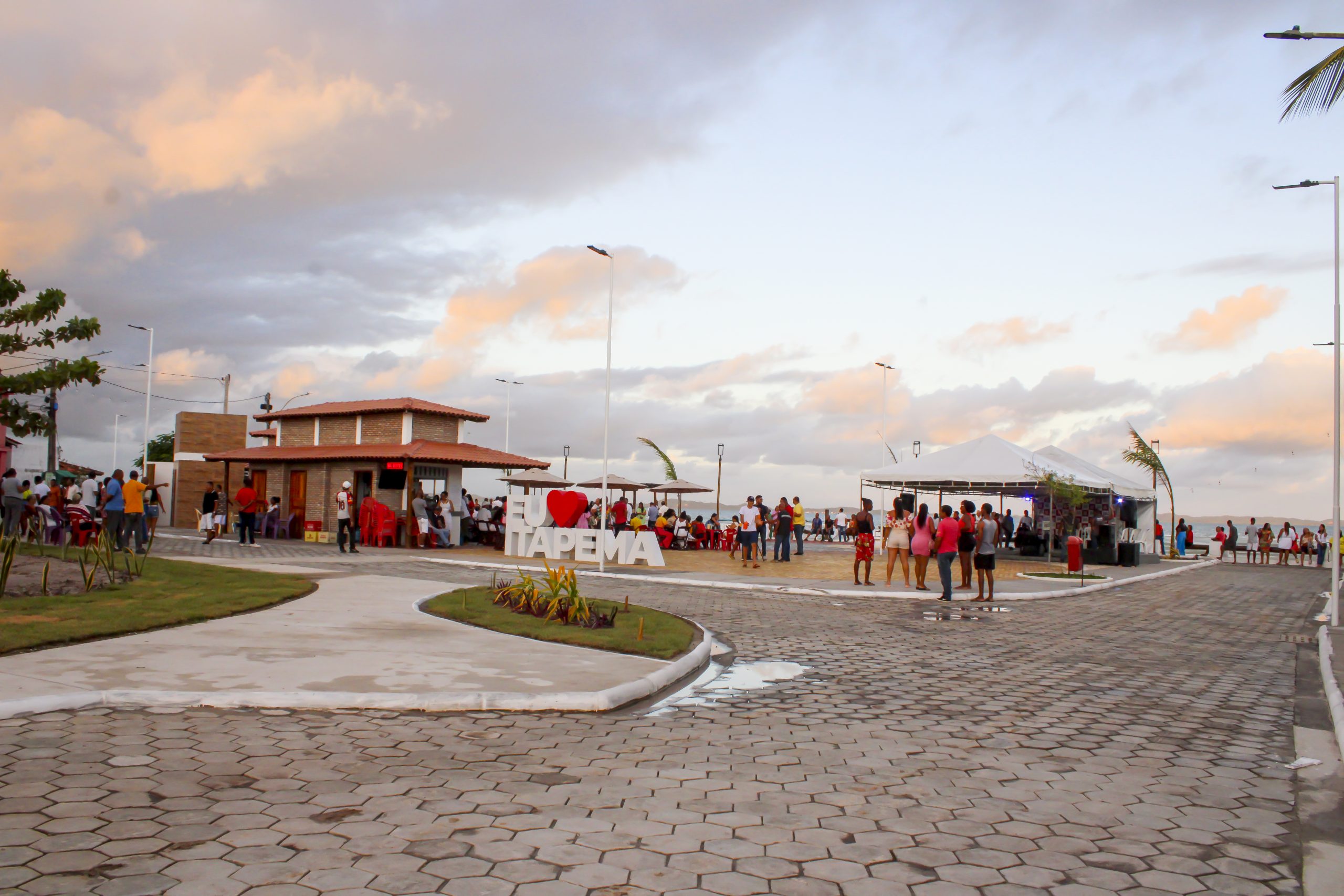 Primeira etapa da revitalização da Orla de Itapema foi entregue nesta sexta-feira (18)- Foto: Fala Genefax