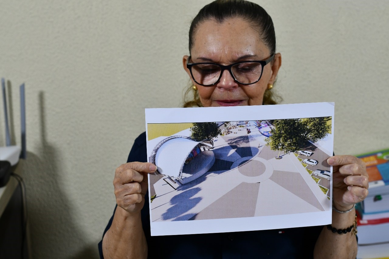 Prefeita Tânia Yoshida mostra imagens do projeto de revitalização da Praça Benjamin Costa - Foto: Reprodução