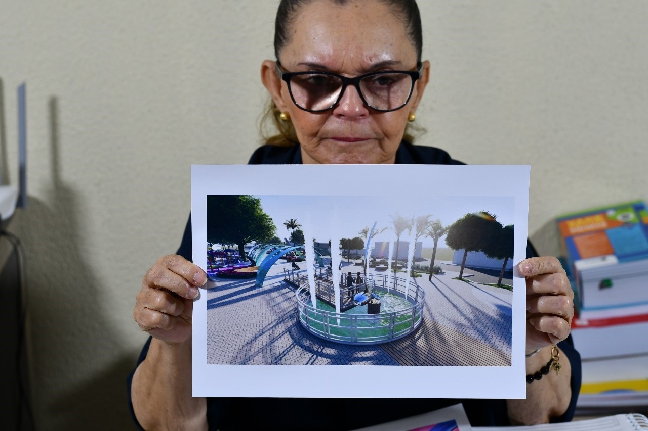 Prefeita Tânia Yoshida mostra imagens do projeto de revitalização da Praça Benjamin Costa - Foto: Reprodução