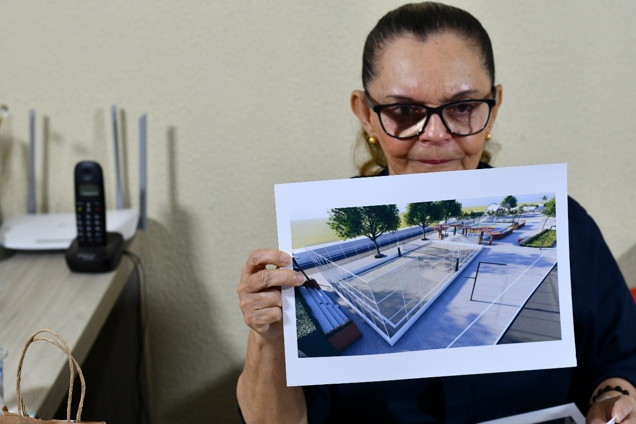 Prefeita Tânia Yoshida mostra imagens do projeto de revitalização da Praça Benjamin Costa - Foto: Reprodução