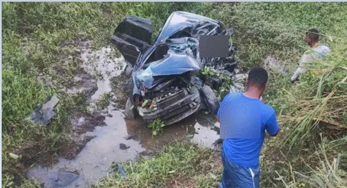 Batida entre carro e caminhão caçamba deixa três mortos- Foto: Reprodução