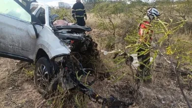 Motorista da carreta foi socorrido pelo SAMU - Foto: Reprodução | Redes Sociais