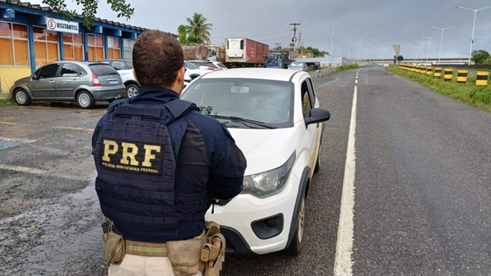 Veículo furtado de locadora é recuperado pela PRF na BR-324 - Foto: Reprodução