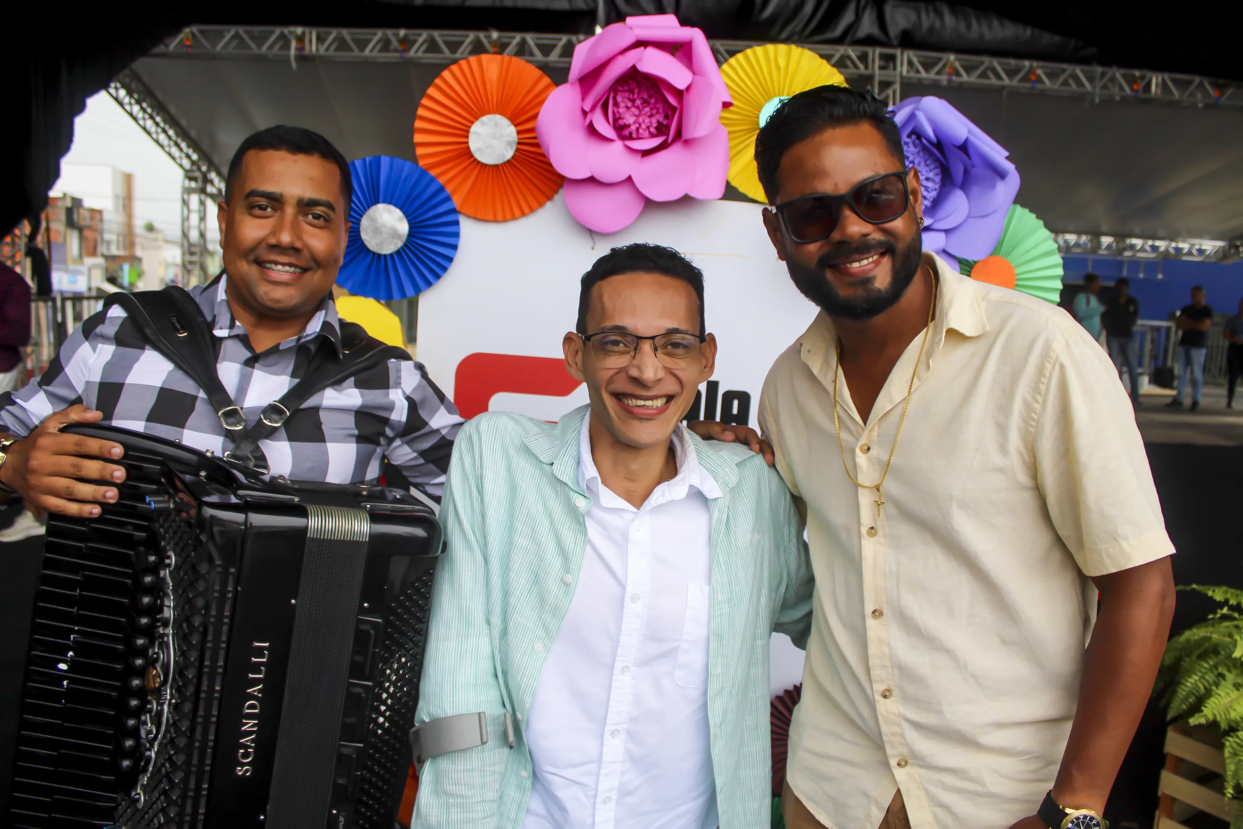 Vocalista da banda Isso é Conexão, Fazzio Willians, relembra momentos marcantes no Arraiá do Berimbau durante Café com Genefax- Foto: Fala Genefax