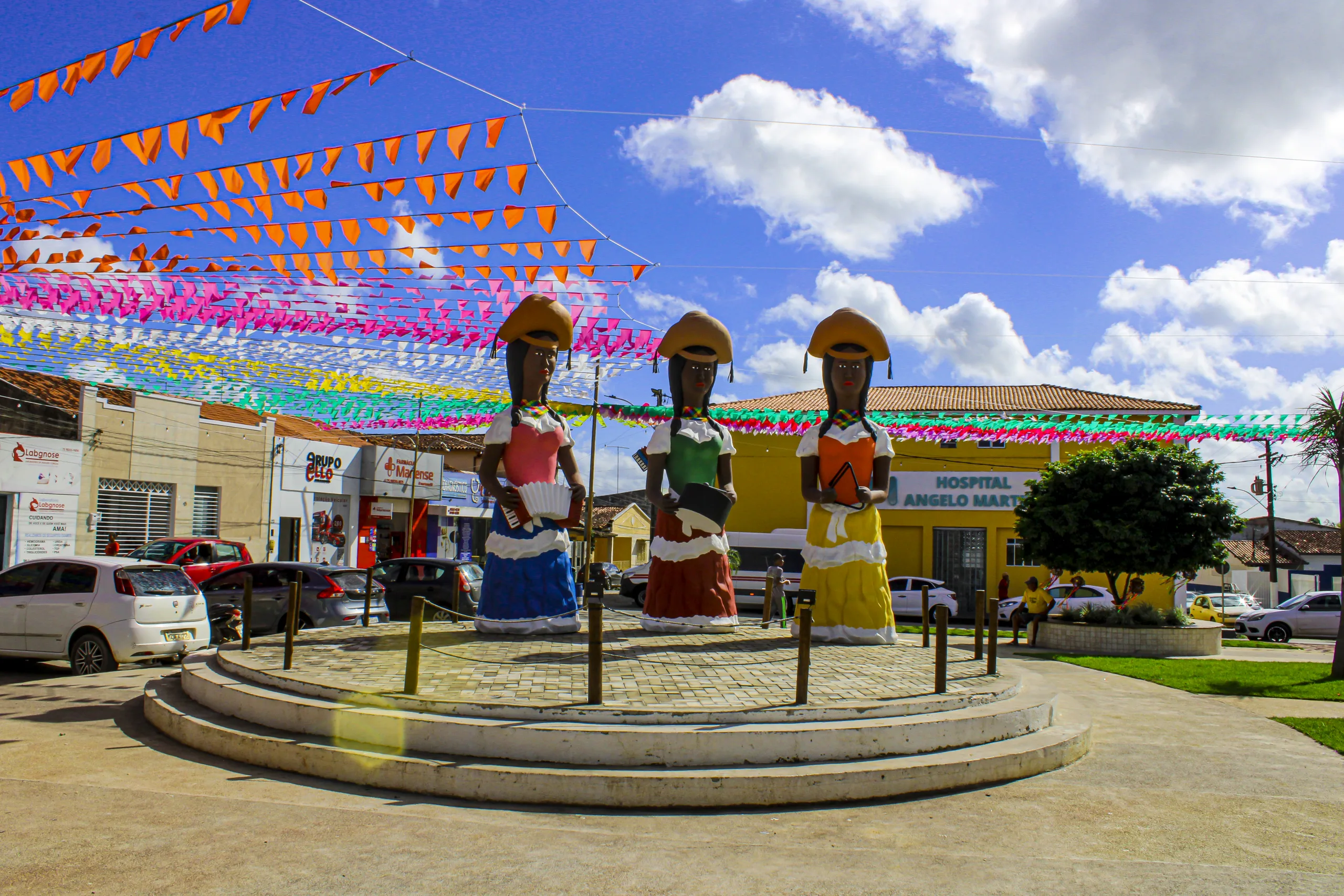 Realizada pela Prefeitura Municipal, decoração junina transforma as ruas de Coração de Maria e encanta moradores - Foto: Fala Genefax