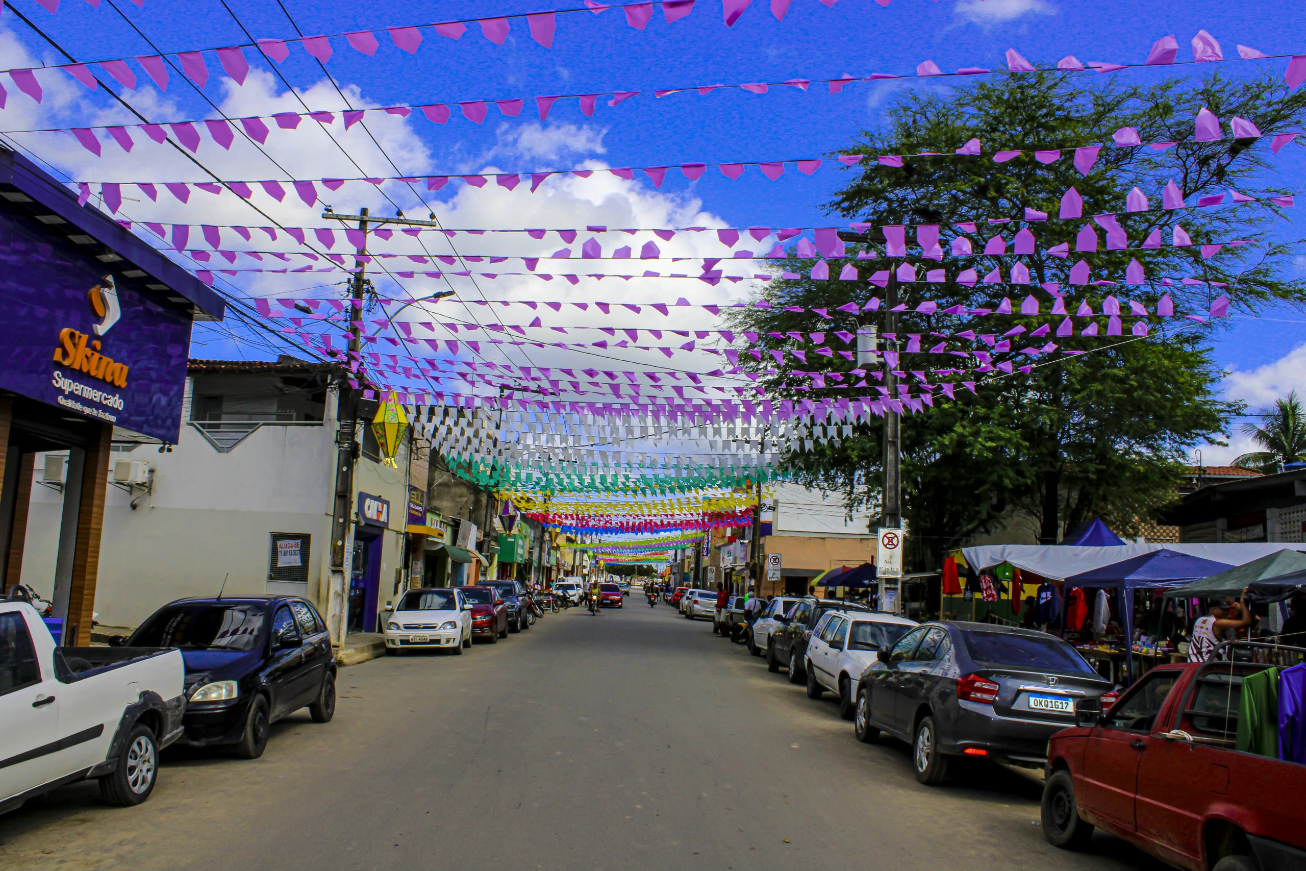 Realizada pela Prefeitura Municipal, decoração junina transforma as ruas de Coração de Maria e encanta moradores - Foto: Fala Genefax