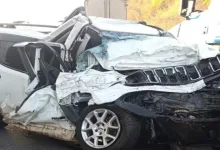 Duas pessoas morreram em acidente entre carro e caminhão na entrada de Cândido Sales, no sudoeste da Bahia. — Foto: Reprodução/ Redes sociais