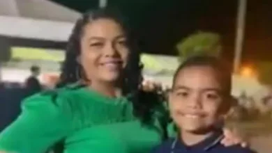 Cícera Suane e o filho de 11 anos, Nathanyel, morreram em acidente na Bahia — Foto: Reprodução/TV São Francisco