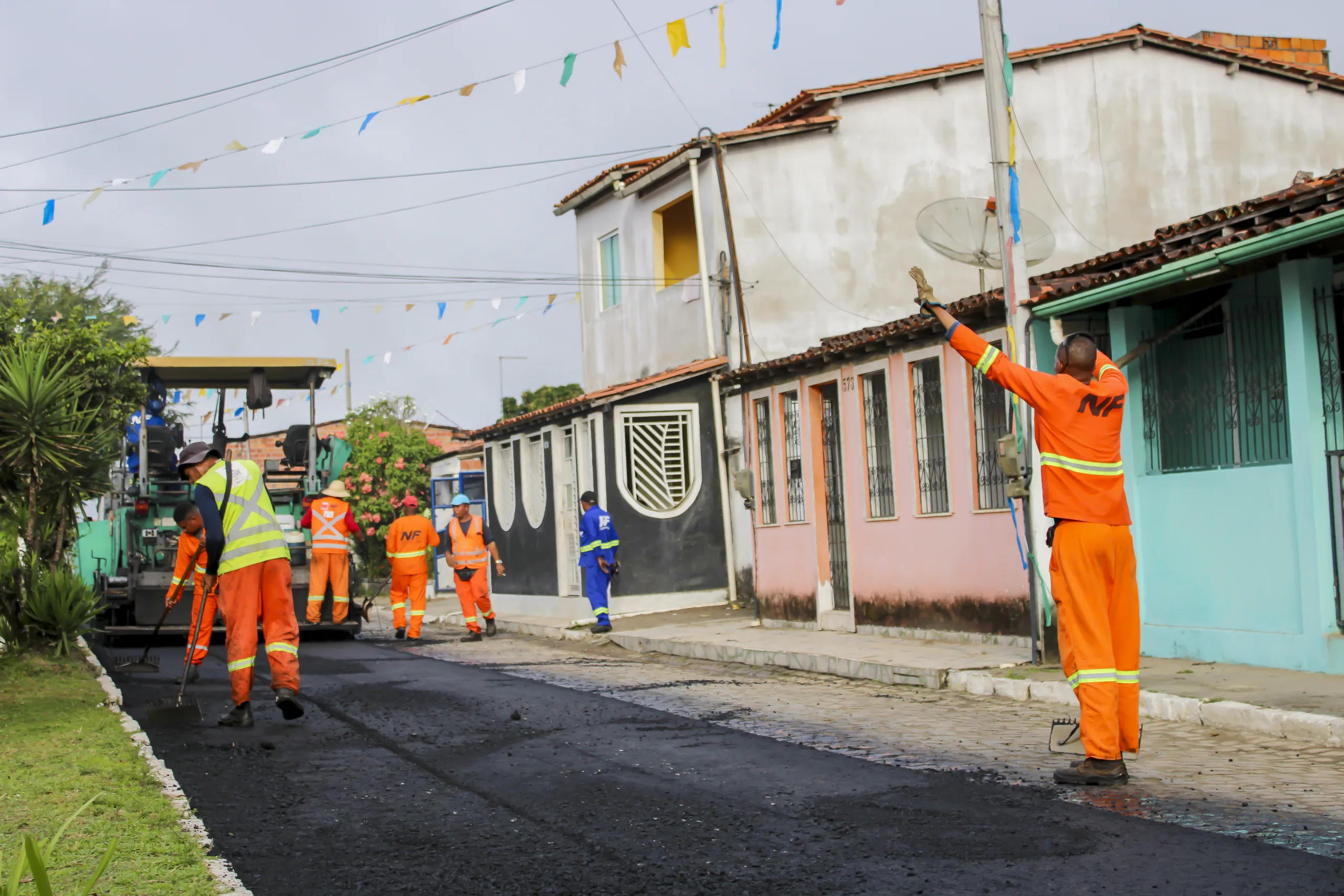 Prefeitura de Amélia Rodrigues asfalta principal avenida de São Bento do Inhatá e levando mais qualidade de vida para população- Foto: Fala Genefax