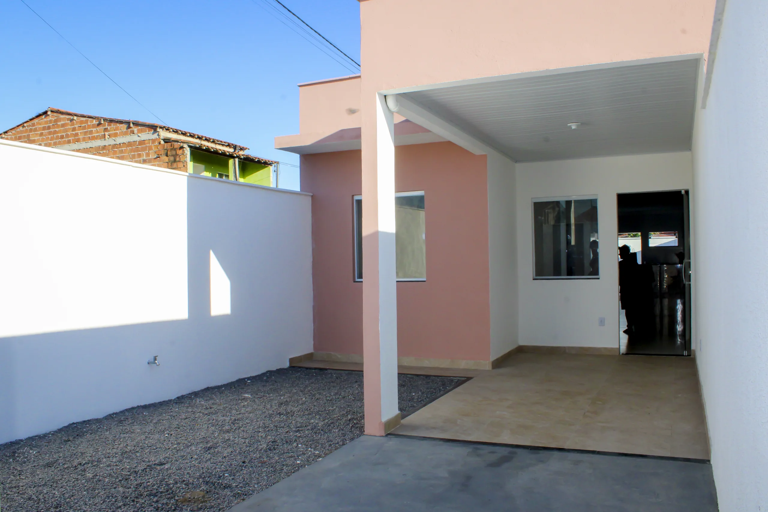 Casal celebra realização do sonho da casa própria com a JDS Construções em Conceição do Jacuípe - Foto: Fala Genefax
