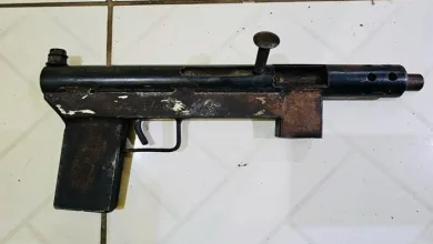 Arma artesanal apreendida com o casal - Foto: Reprodução