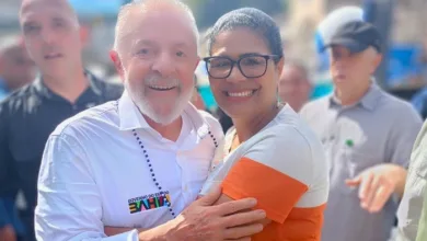 Vereadora Sandra Barros encontra presidente Lula durante desfile cívico do 2 de julho em Salvador - Foto: Redes Sociais