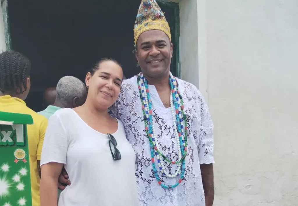 Babalorixá Udevaldo Brandão e Ellys Nobre, técnica em História na Gerência de Patrimônio Imaterial do IPAC-Foto: Reprodução