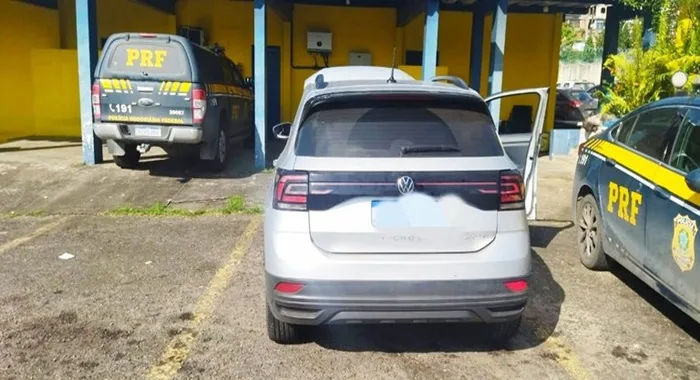 Advogado compra carro furtado na ‘mão’ do primo e acaba detido na BR-324 por receptação- Foto: Reprodução? Nucom PRF