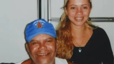 Renê Senna ao lado de Adriana Ferreira Almeida: viúva foi condenada como mandante da morte do milionário — Foto: Reprodução