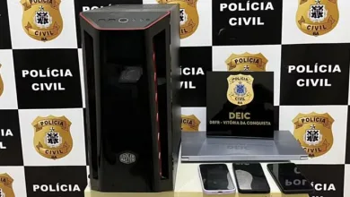 Na residência do casal, foram apreendidos um notebook, um computador e três celulares — Foto: Polícia Civil da Bahia