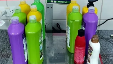 Espanhola é flagrada com cocaína diluída em frascos de shampoo - Foto: Reprodução/PF