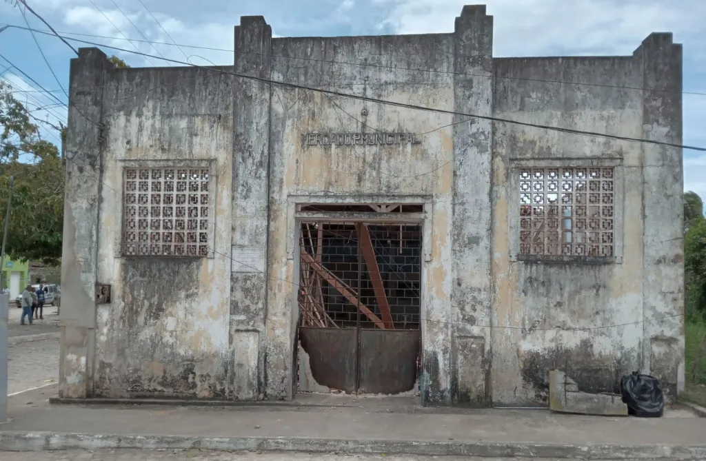 Telhado do Mercado Municipal do distrito de Buracica desaba após abandono do poder público de Teodoro Sampaio- Foto: Reprodução