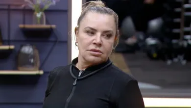 Denúncia foi feita por telespectadores de A Fazenda 16; ex-assistente de Silvio Santos também é acusada de intolerância religiosa. Foto: Reprodução