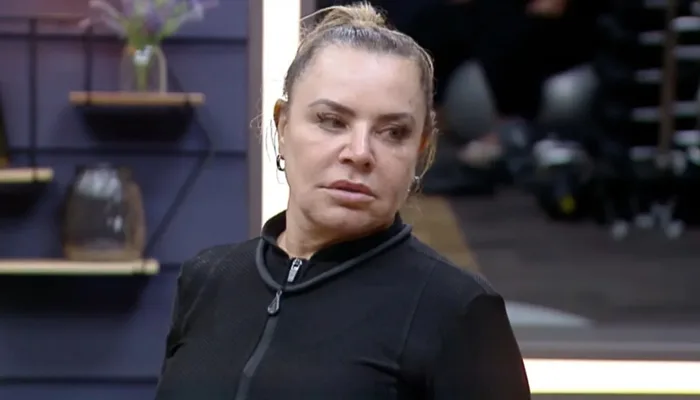 Denúncia foi feita por telespectadores de A Fazenda 16; ex-assistente de Silvio Santos também é acusada de intolerância religiosa. Foto: Reprodução