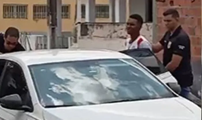 Jovem de 18 anos é assassinada dentro de casa; suspeito foi preso - Foto: Reprodução/Vídeo