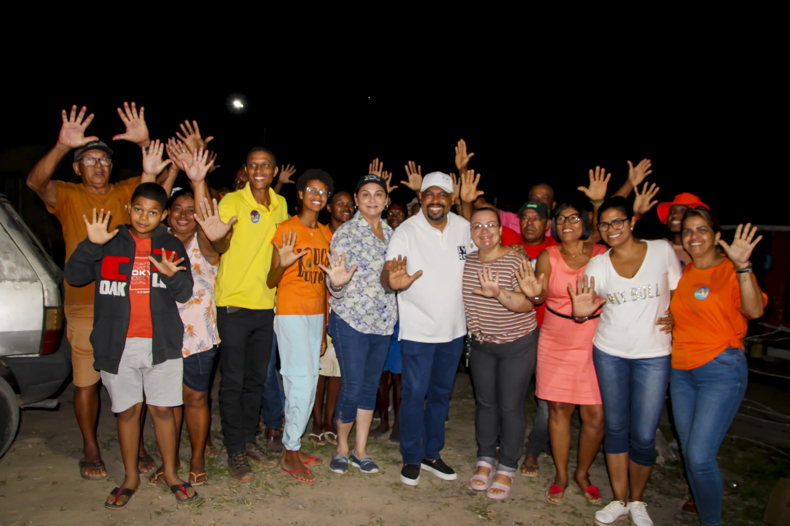 Nenengo durante uma agenda de campanha no distrito de Lustosa - Foto: Fala Genefax