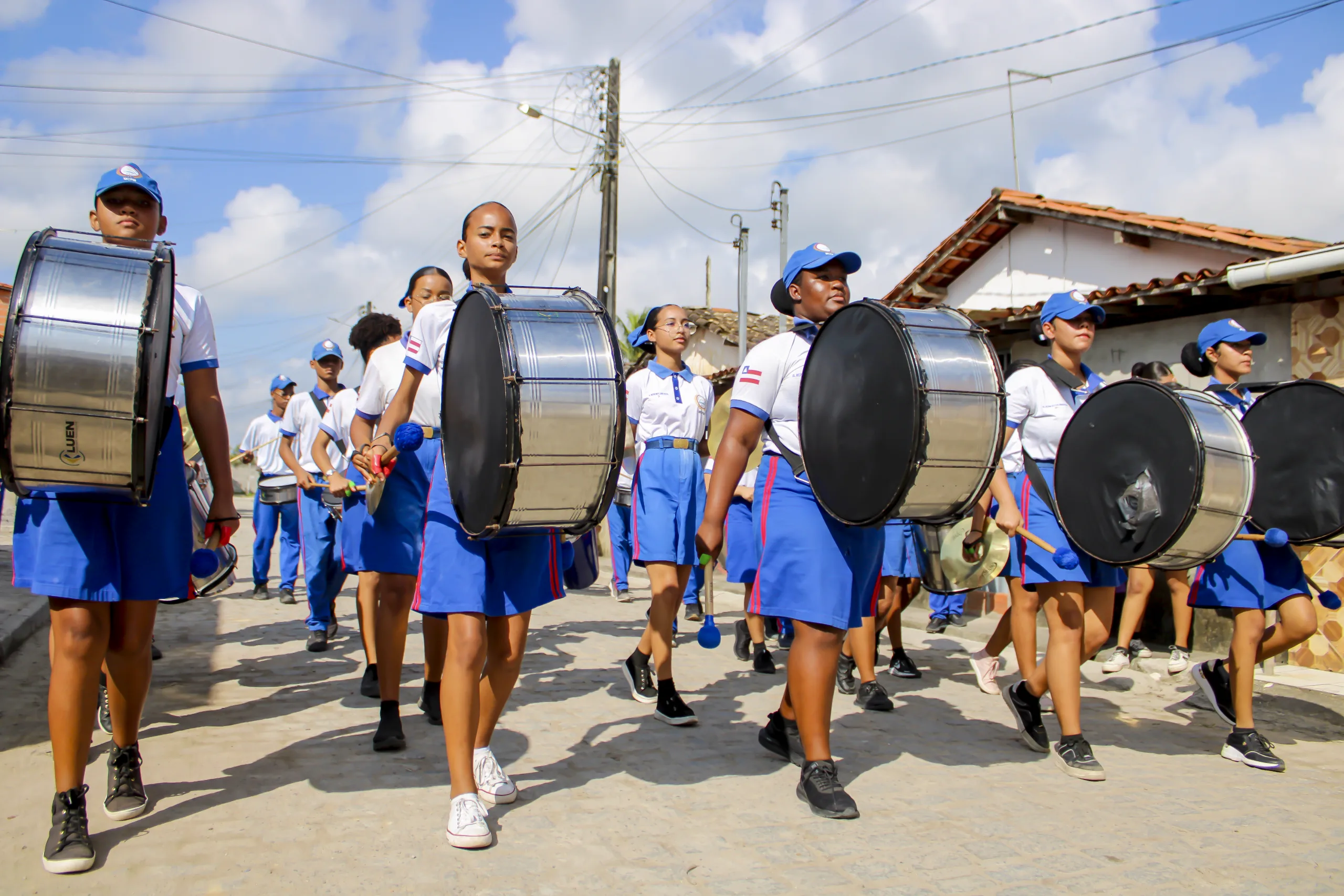 Escolas Laurindo Gomes Dias e São Francisco de Assis realizam desfile cívico em Conceição do Jacuípe - Foto: Fala Genefax