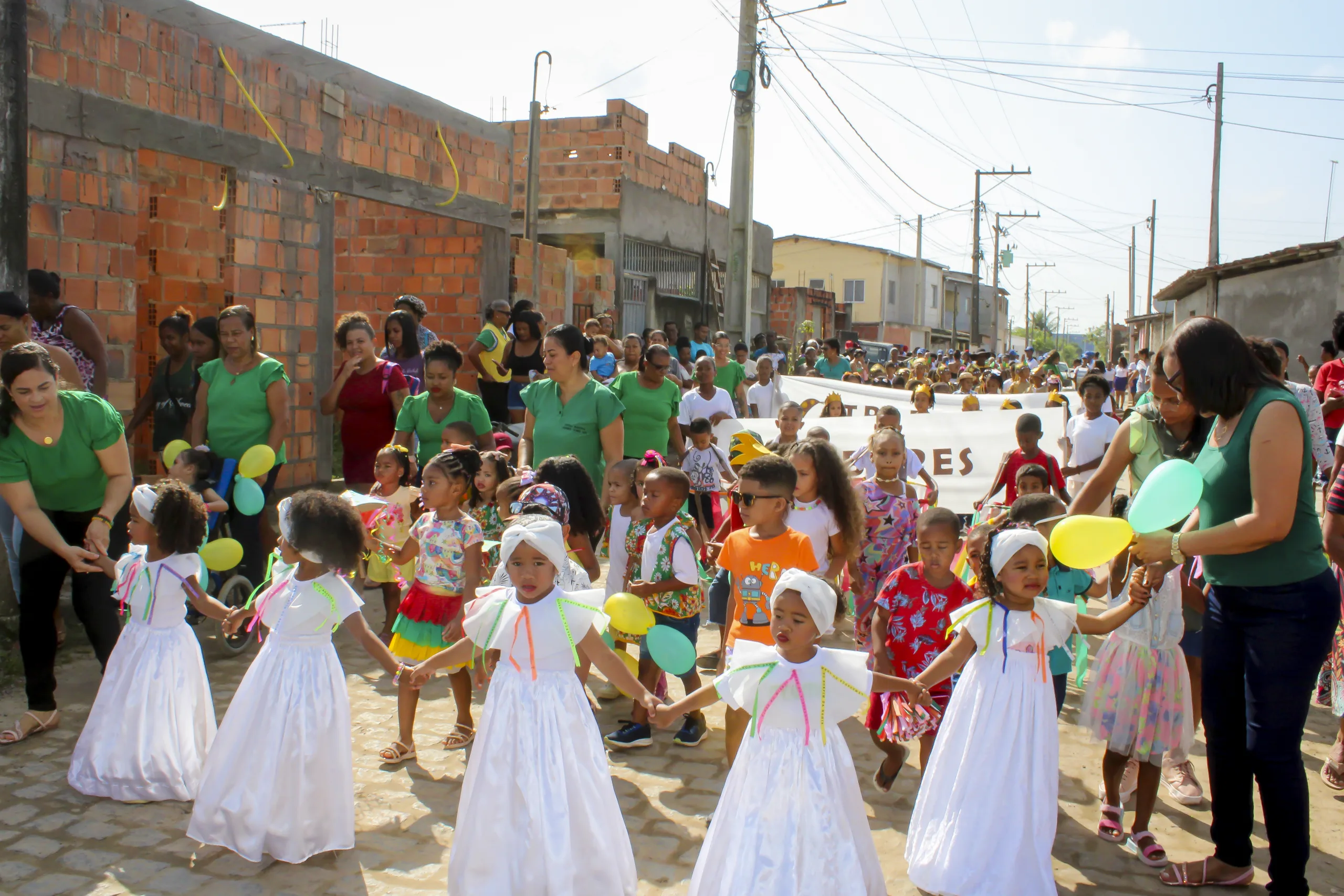 Escolas Laurindo Gomes Dias e São Francisco de Assis realizam desfile cívico em Conceição do Jacuípe - Foto: Fala Genefax