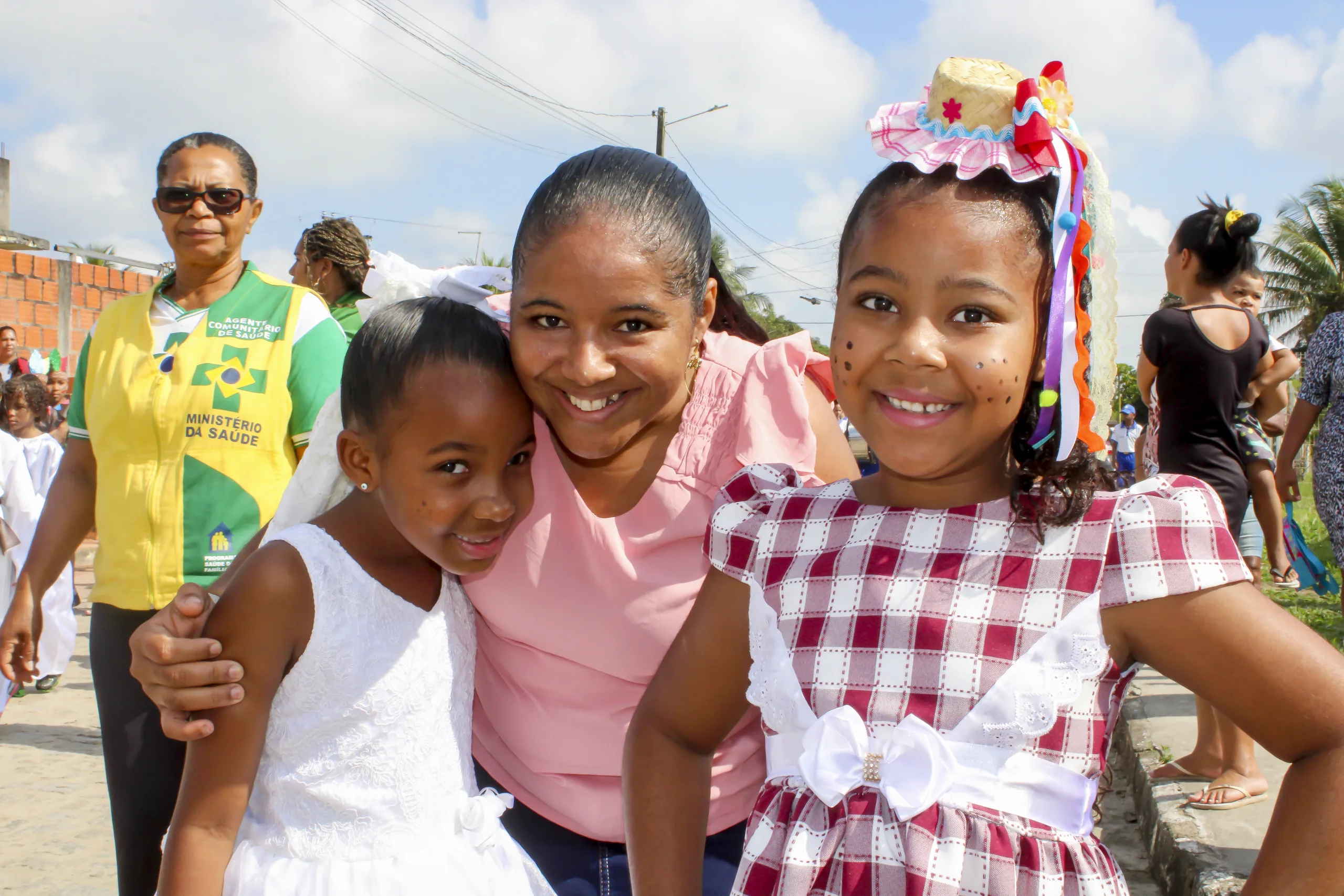 Escolas Laurindo Gomes Dias e São Francisco de Assis realizam desfile cívico em Conceição do Jacuípe - Foto: Fala Genefax