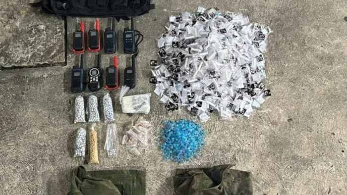 Polícia Militar apreende cerca de 4 mil porções de drogas e equipamentos ligados ao tráfico- Foto: Divulgação