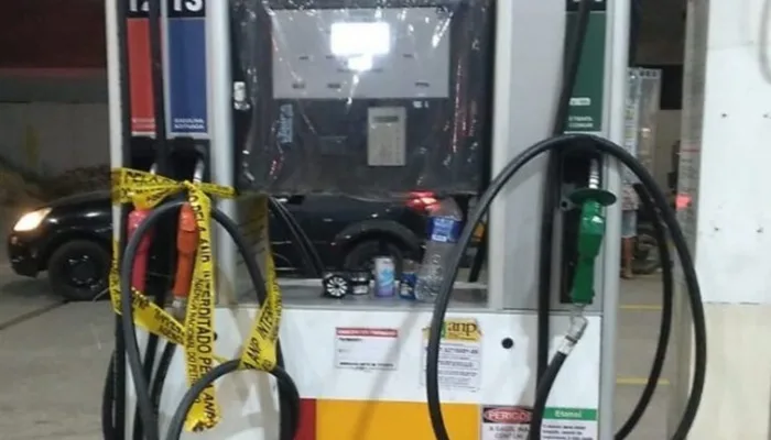 Posto de combustíveis em Feira de Santana é flagrado vendendo gasolina adulterada- Foto: Reprodução/ Ascom Sefaz-BA