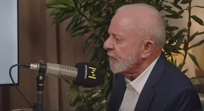 Lula concedeu entrevista para a Rádio Metrópole, em Salvador, onde cumpre agenda — Foto: YouTube/Reprodução