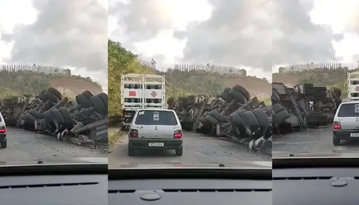 Carreta tomba e deixa pista interditada na Bahia. Foto: Reprodução/Redes Sociais