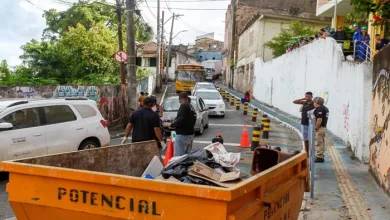 Corpo foi encontrado em lata de lixo no Barbalho- Foto: Reprodução/Arisson Marinho/CORREIO