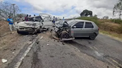 Batida entre dois carros deixa um morto e cinco feridos- Foto: Divulgação/PRE-BA