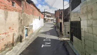 Homem foi atingido com vários tiros na cabeça na região da Estrada da Barreiras- Foto: Reprodução/ Google Street View