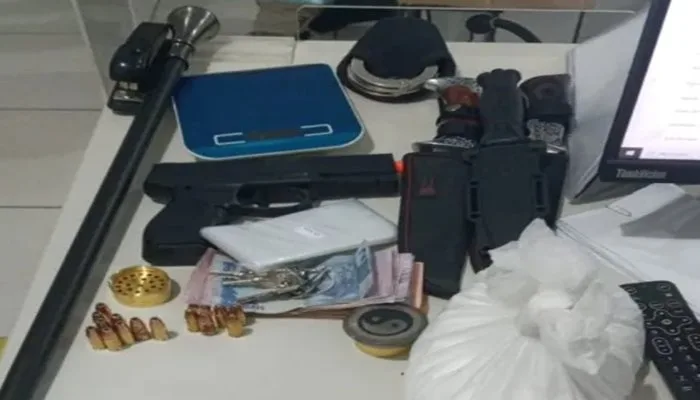 Operação da PM apreende drogas, armas e simulacro em Santa Bárbara; uma pessoa foi encontrada baleada - Foto/Reprodução: Ascom/PM