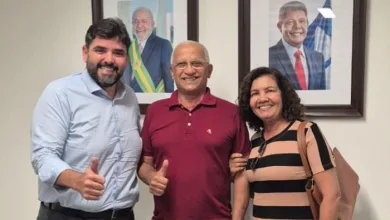 O gestor esteve reunido com Adolpho Loyola, chefe de gabinete do governador - Foto: Reprodução