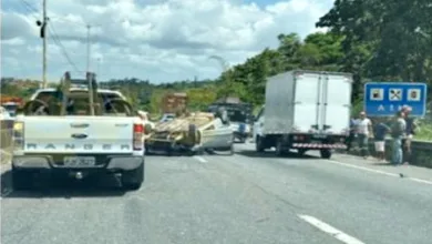 Carro capotou na altura do KM 607 da BR-324- Foto: Reprodução/BNews