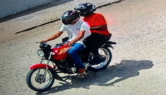 Criminosos estavam em uma motocicleta Honda CG vermelha, de placa ignorada- Foto: Divulgação