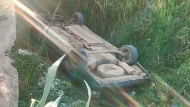 Homem morre após carro capotar e cai de ponte sem proteção