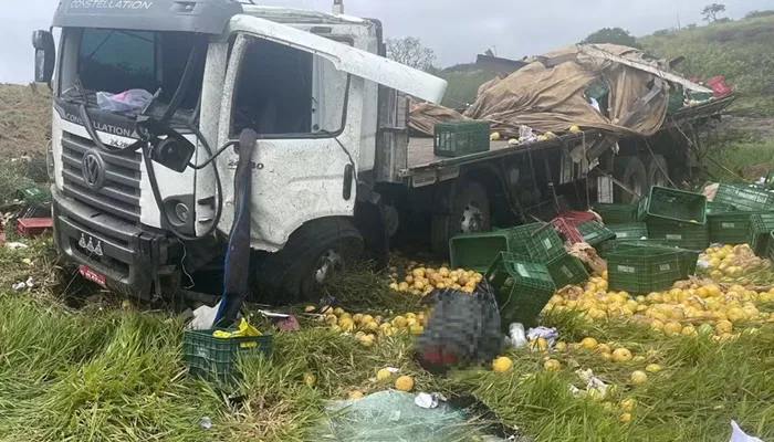 Homem morreu após ser arremessado de caminhão na Bahia — Foto: Reprodução/Redes Sociais