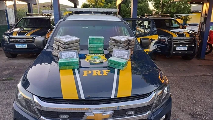 PRF prende dois homens e apreende 38 kg de cocaína- Foto: Reprodução/ Nucom PRF