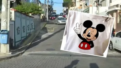 Mulher é ameaçada por traficantes ao usar camisa do Mickey Mouse- Foto: Reprodução