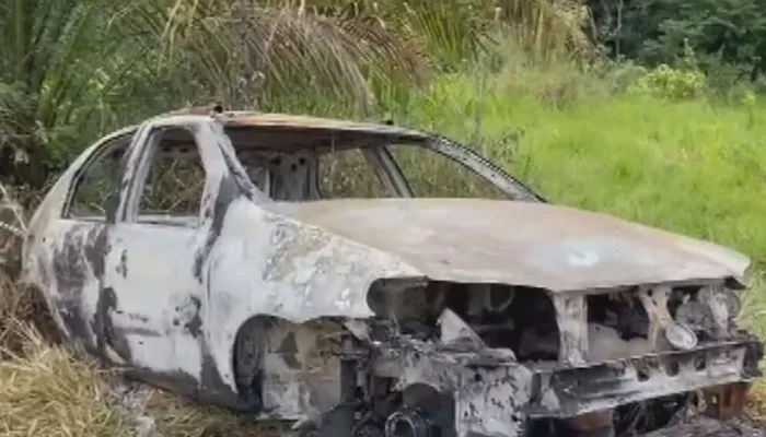 Carro usado por suspeitos de matar advogada criminalista a tiros na Bahia é encontrado carbonizado — Foto: Reprodução/TV Santa Cruz