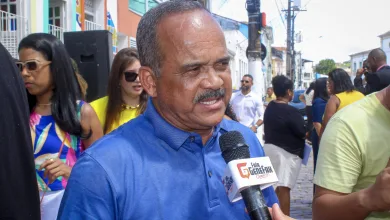 Elinaldo Araújo participa de solenidade em Santo Amaro e destaca apoio a gestão de Flaviano Bomfim