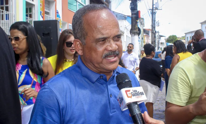 Elinaldo Araújo participa de solenidade em Santo Amaro e destaca apoio a gestão de Flaviano Bomfim