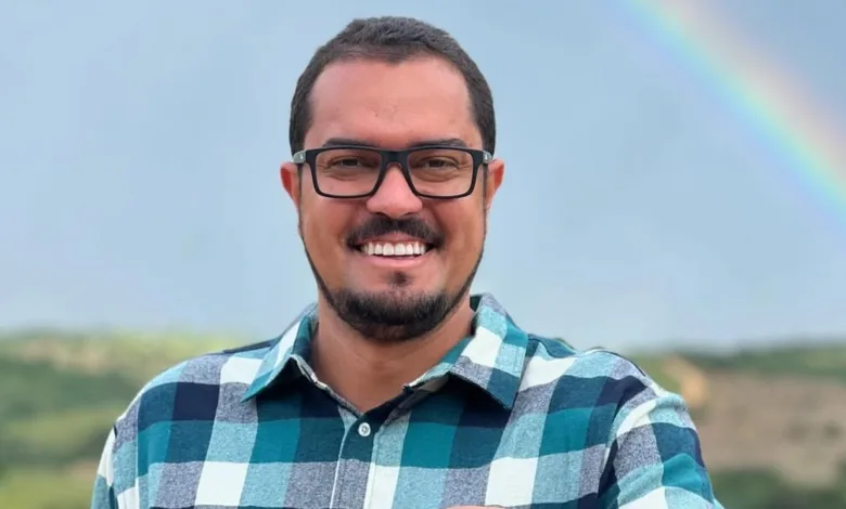 Prefeito de Irará Nássara de Chico é alvo de denúncia no TCM-BA por contratos da frota municipal
